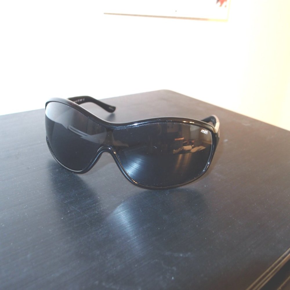 SMITH OPTICS "HABIT" WRAP SUNGLASSES-UNISEX. NON POLAR